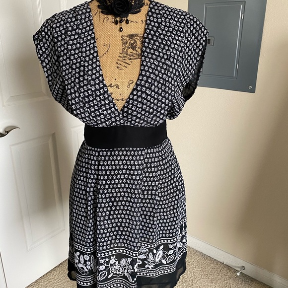 Forever 21 Floral Dress - Picture 1 of 3